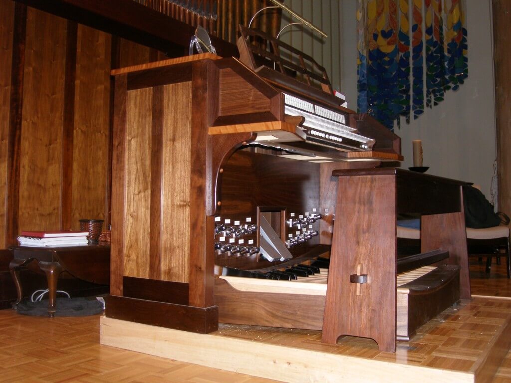 New organ console at Church of the Redeemer