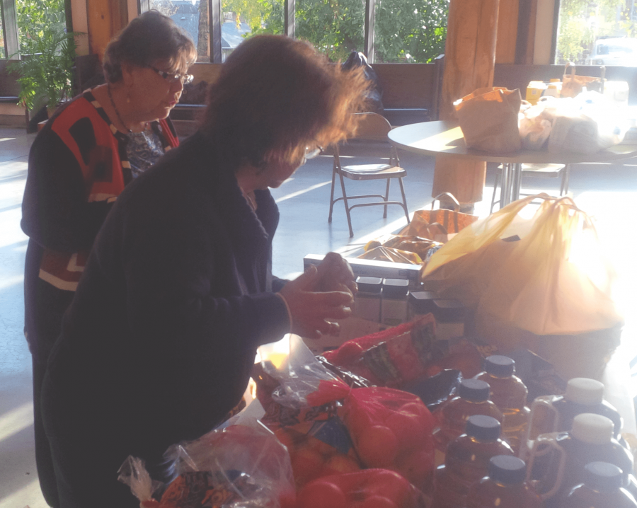 Deborah Randall and Gracie Karp preparing Thanksgiving baskets Deborah Randall and Gracie Karp preparing Thanksgiving baskets