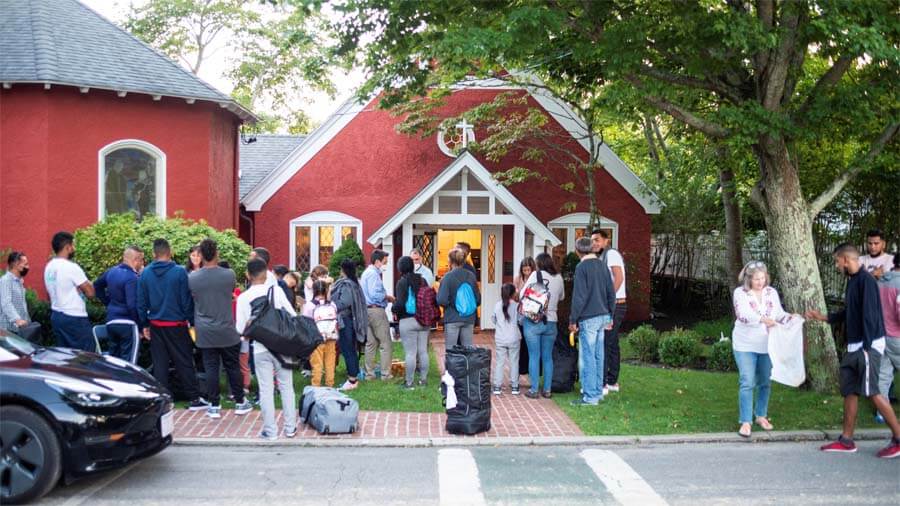 Venezuelan migrants stand outside St. Andrews Church in Edgartown, Massachusetts, on September 14, 2022. Photo: Ray Ewing/Vineyard Gazette via Reuters.