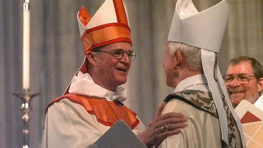 Presiding Bishop Frank T. Griswold III smiles to his predecessor Edmond L. Browning during his installation ceremony as the 25th presiding bishop of the Episcopal Church, January 10, 1998, at the Washington National Cathedral. Photo: Reuters