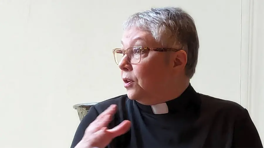The Reverend Theresa Newell teaching a class at Church of the Redeemer