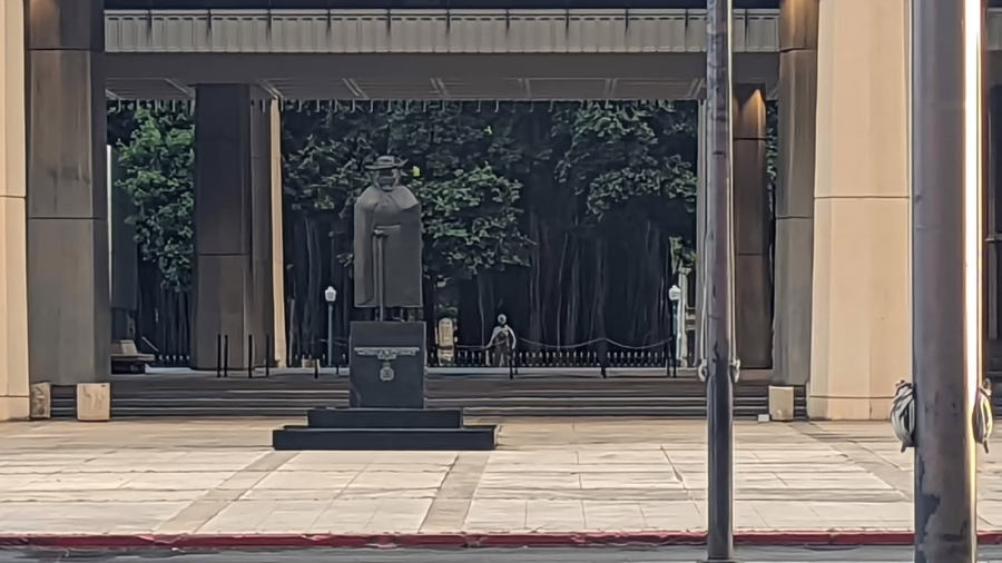 Damien of Molokai statue welcoming you to the capitol building